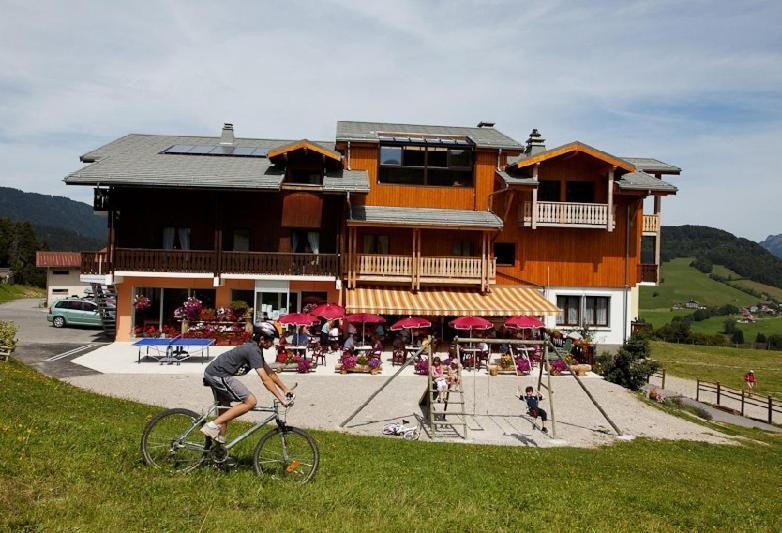 Hotel Les Skieurs Bellevaux Eksteriør billede