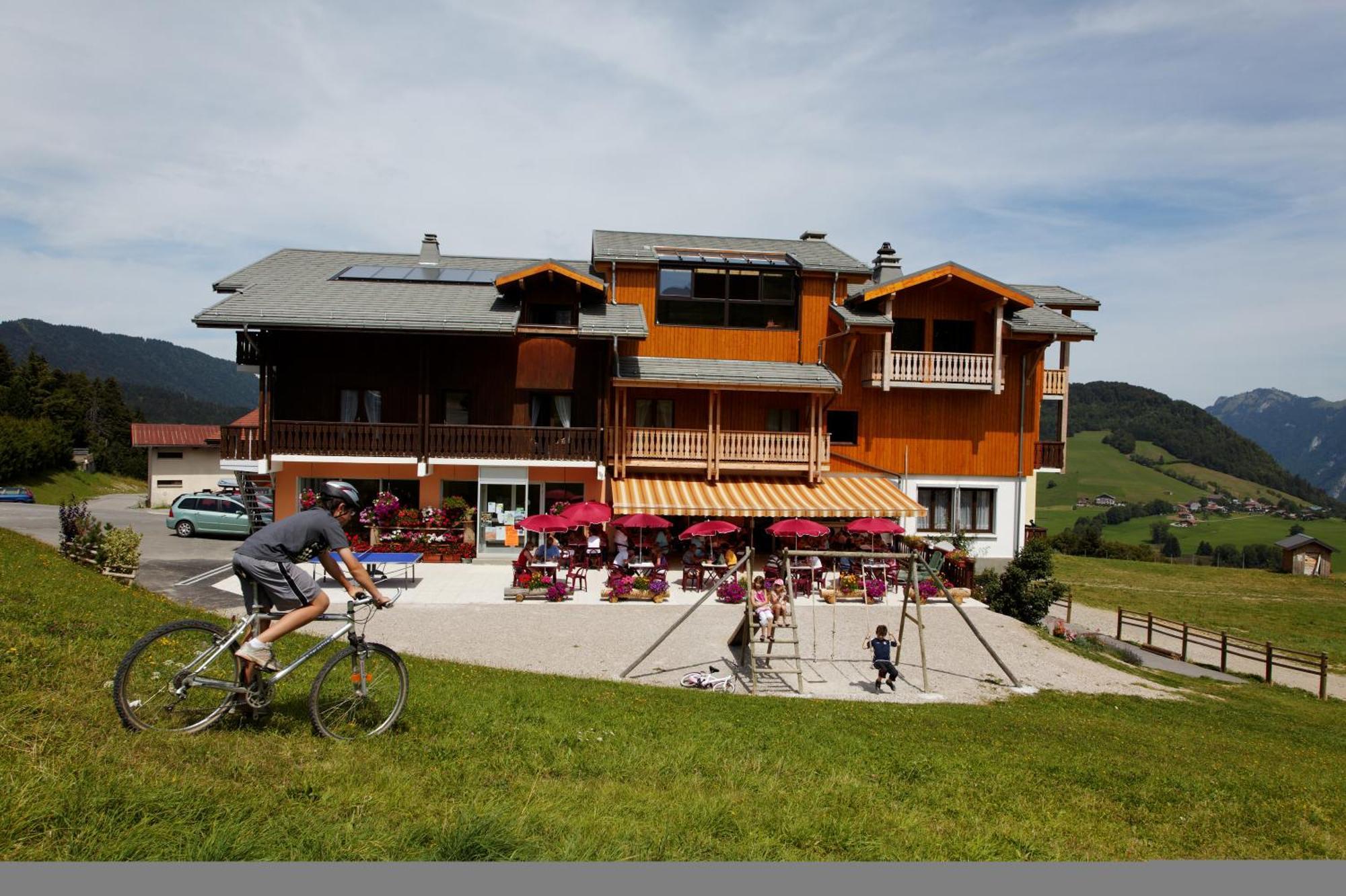 Hotel Les Skieurs Bellevaux Eksteriør billede