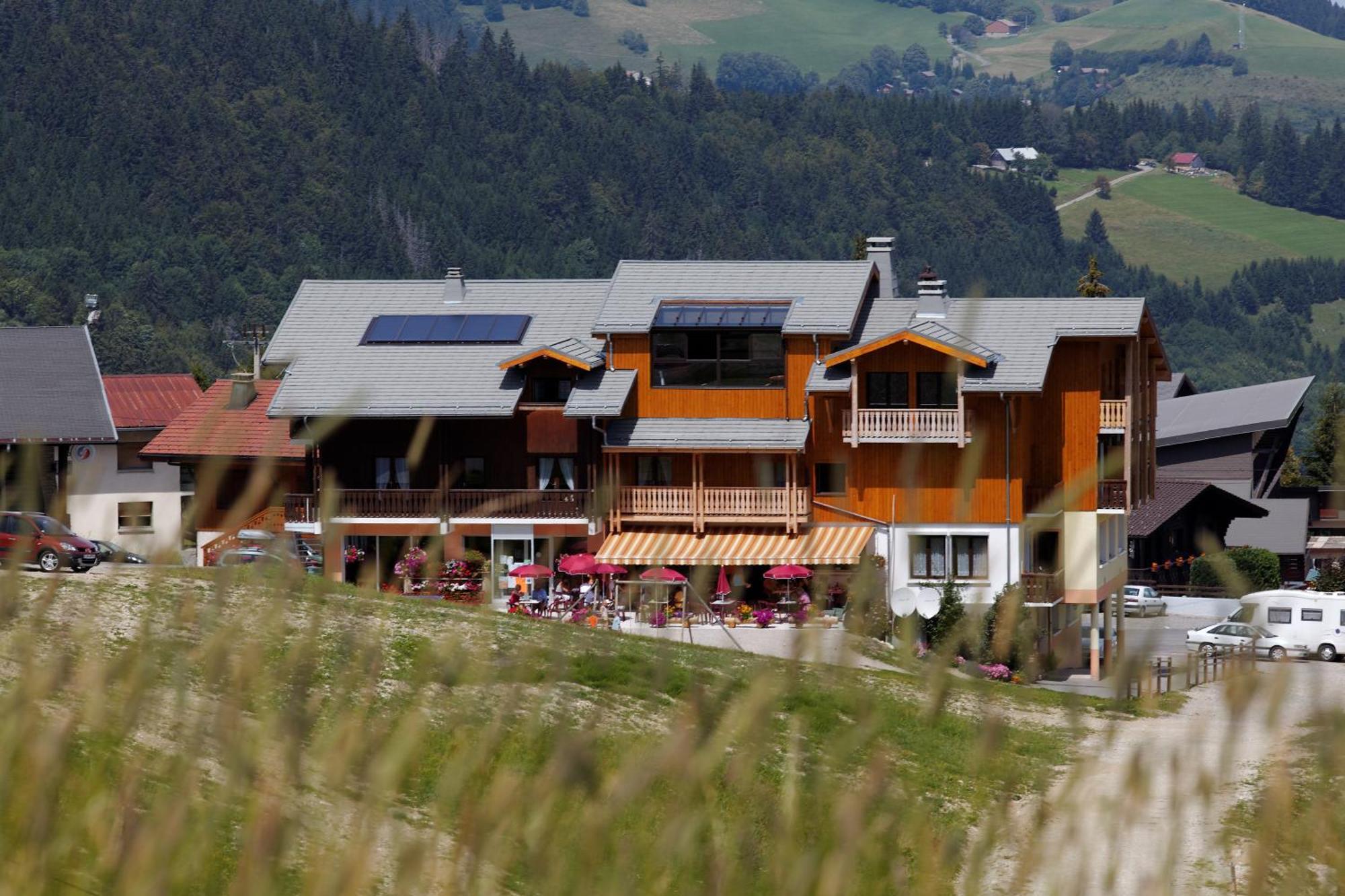 Hotel Les Skieurs Bellevaux Eksteriør billede