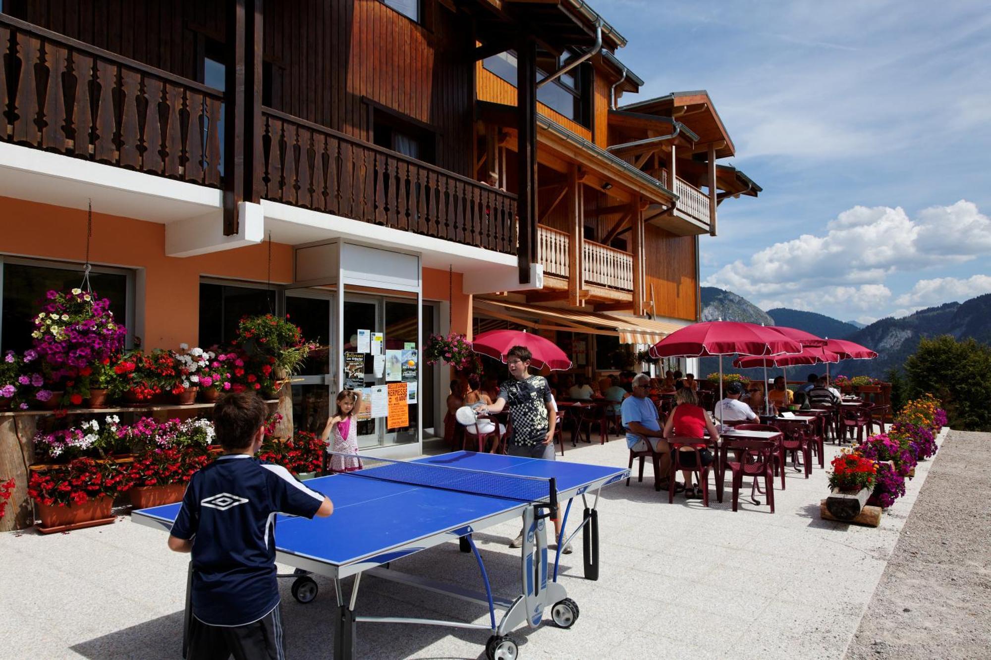 Hotel Les Skieurs Bellevaux Eksteriør billede