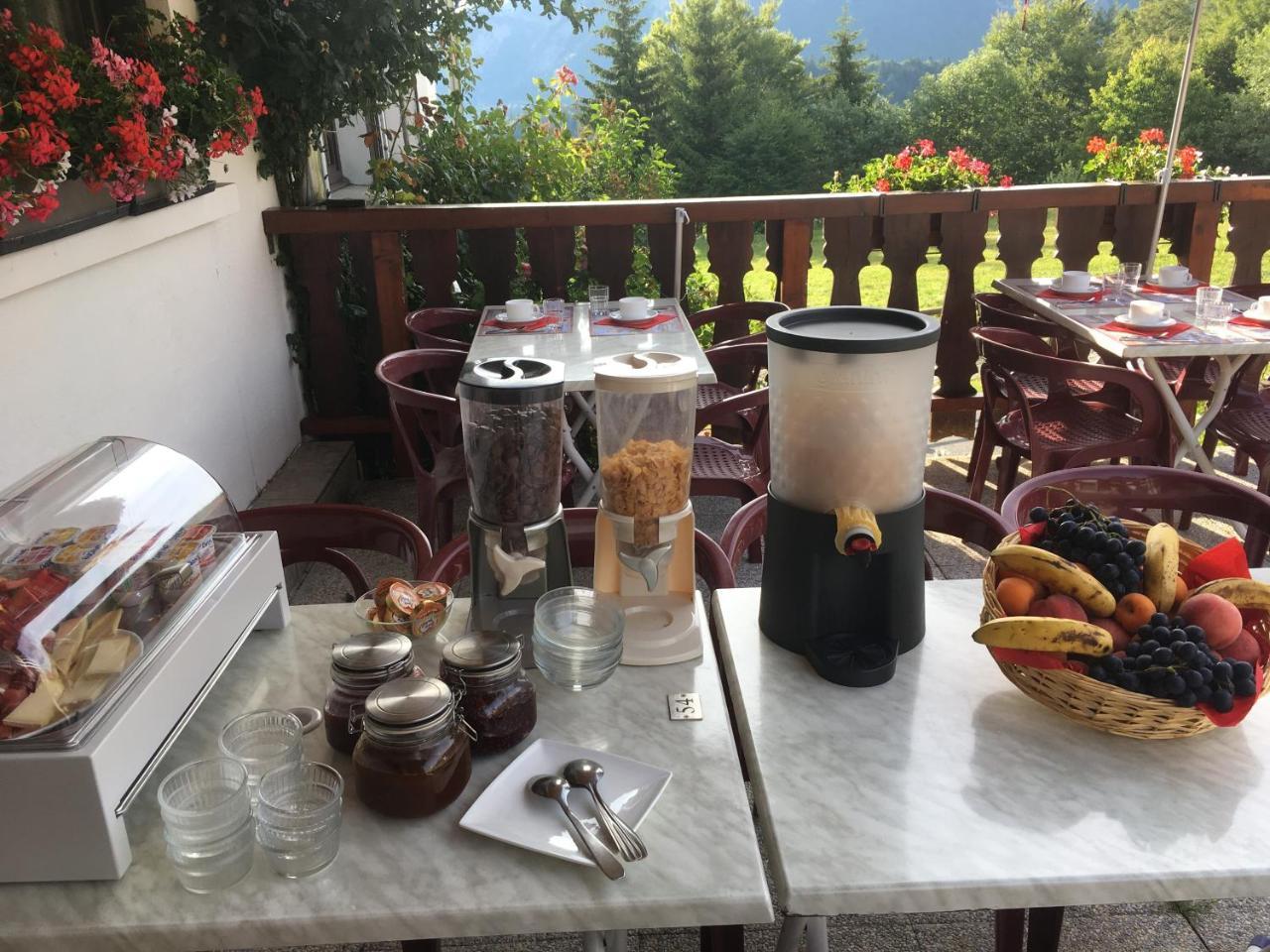 Hotel Les Skieurs Bellevaux Eksteriør billede