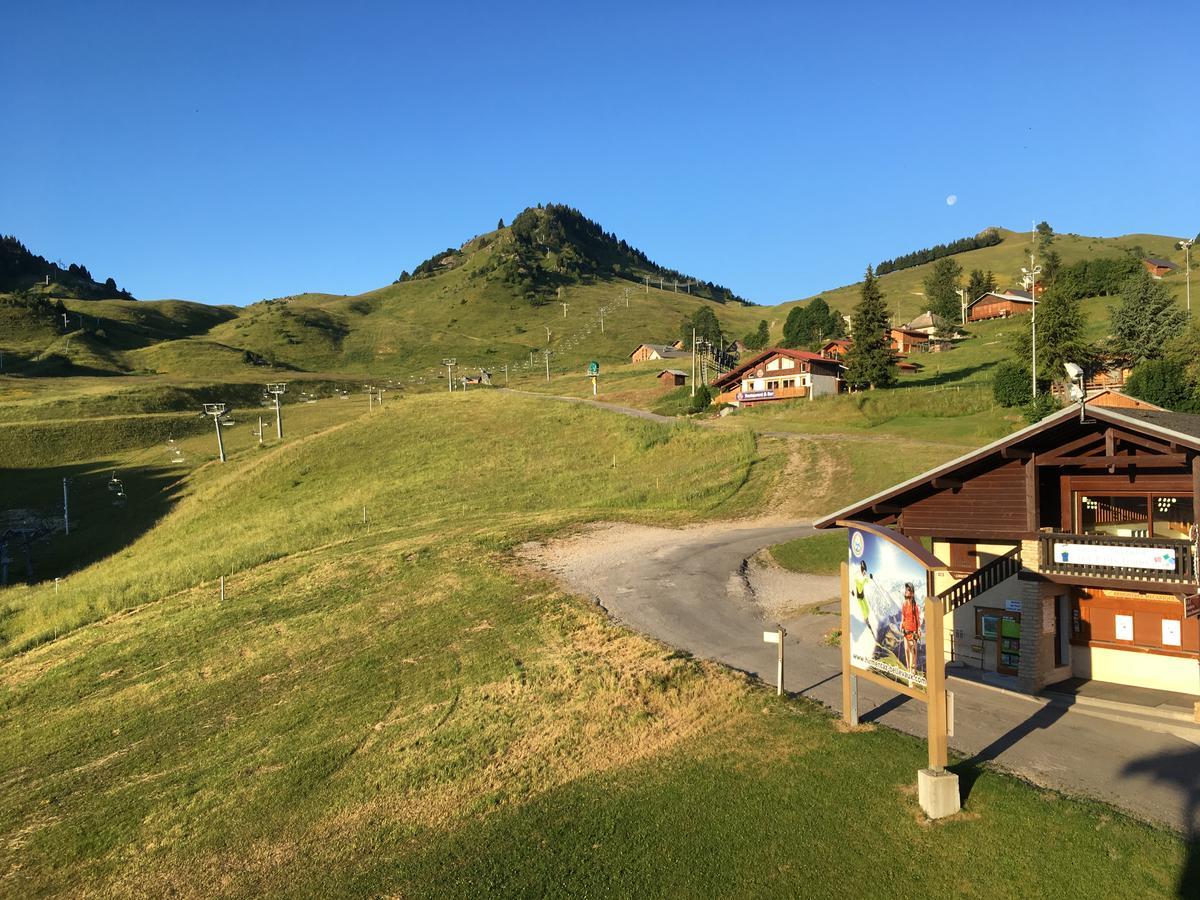 Hotel Les Skieurs Bellevaux Eksteriør billede